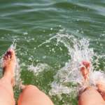Барахтанье ногами в воде